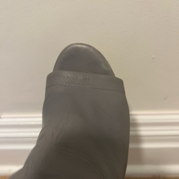 Vince Faye Block Heel Ankle Strap Booties Gray Size 8 - Picture 3 of 6